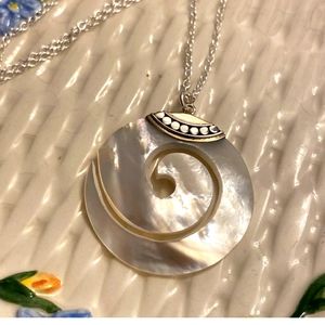 Gorgeous vintage mother Pearl and sterling silver tribal/ abstract neckl…